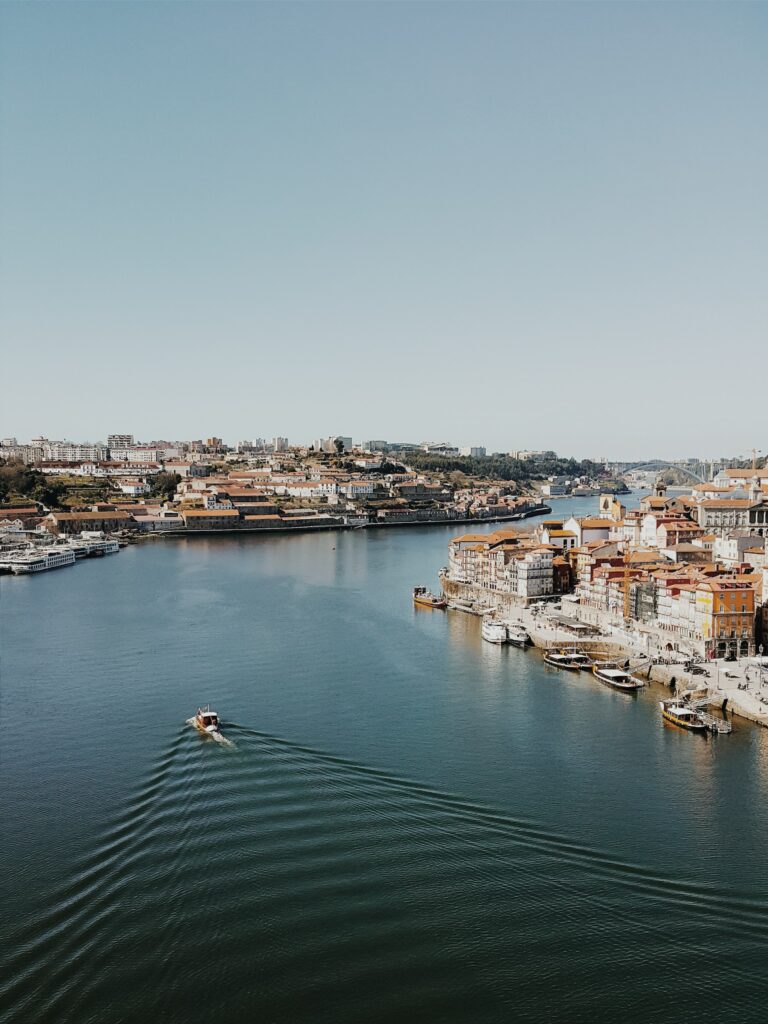 Australia and Portugal Visa Foto de <a href='https://unsplash.com/@pzlvrs?utm_source=unsplash&utm_medium=referral&utm_content=creditCopyText'>WJ</a> en <a href='https://unsplash.com/es/s/fotos/Portugal?utm_source=unsplash&utm_medium=referral&utm_content=creditCopyText'>Unsplash</a>
